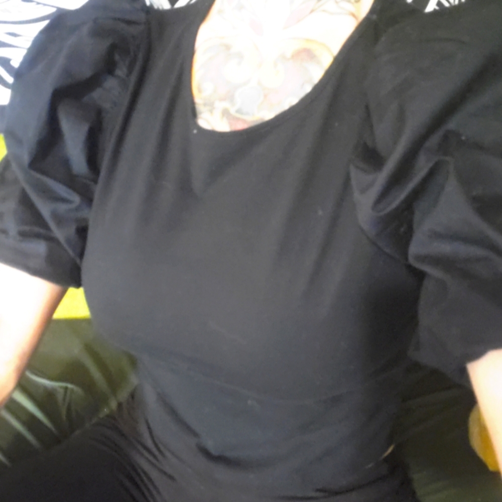 A new day goth vibe bubble sleeve cropped t shirt